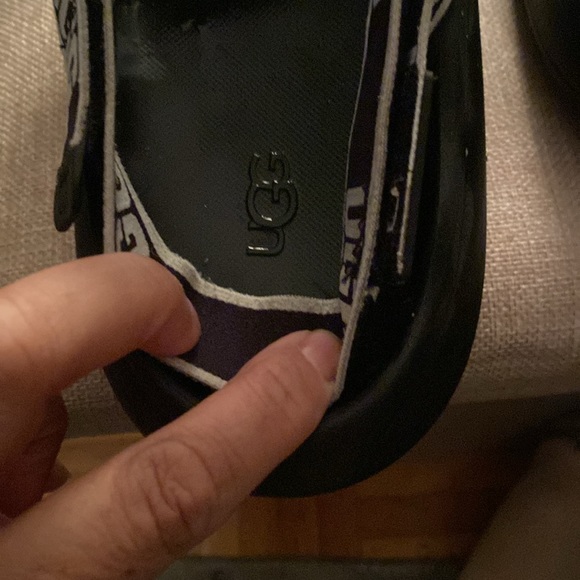 UGG BLACK SLIDES GREAT CONDITION - Picture 6 of 6